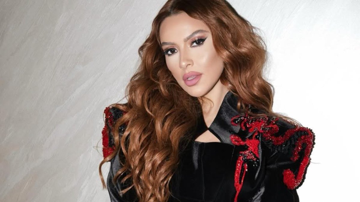 Hadise, yeni şarkısının kapak fotoğrafını paylaştı